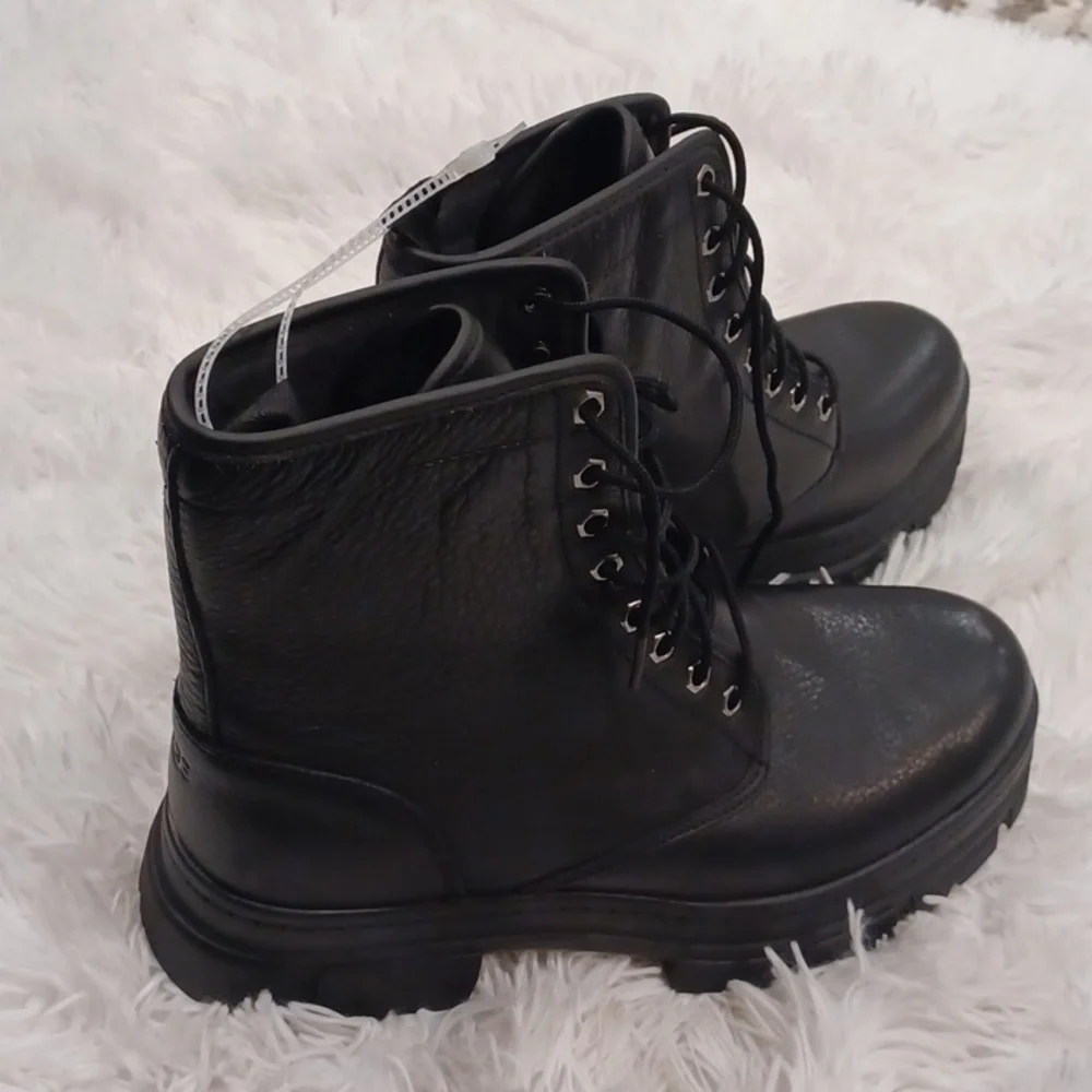 New UGG Men's Ankle Lace Up Boots Vibram Soles & Waterproof Black Leather
